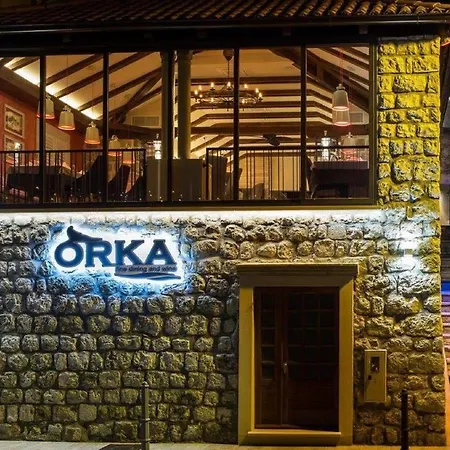 Orka - 3 Adults - Attic